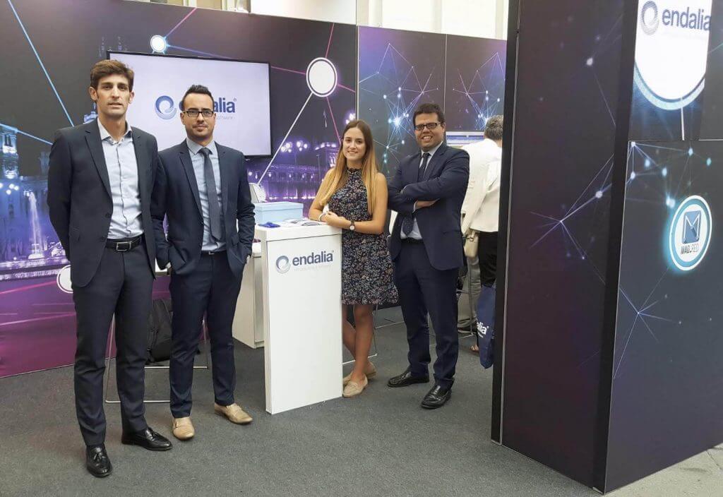 Stand con el equipo de Endalia en la I Muestra Tecnológica del Ayuntamiento de Madrid